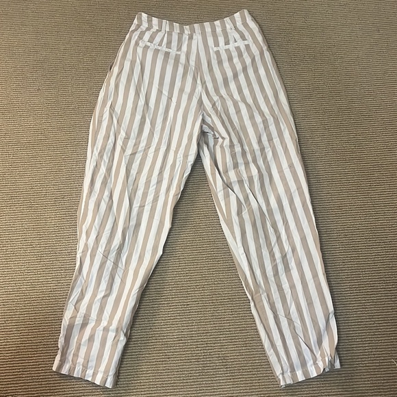 Hollister White halter bodysuit & Urban Outfitters pants - Picture 5 of 6